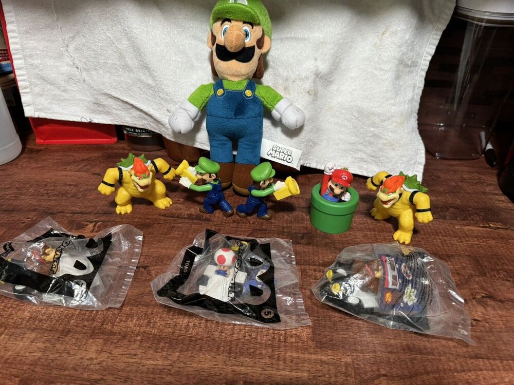 Nintendo Super Mario Bros Toy lot Lugi 9” Plush And More